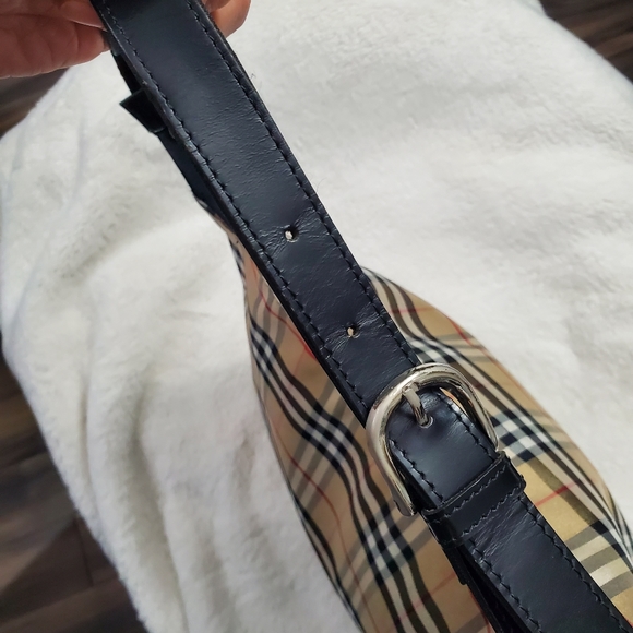 Authentic Burberry plaid horseferry nylon shoulder bag - Picture 4 of 16